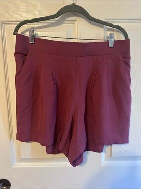 Women's High-Waist Pleated Shorts - Mauve